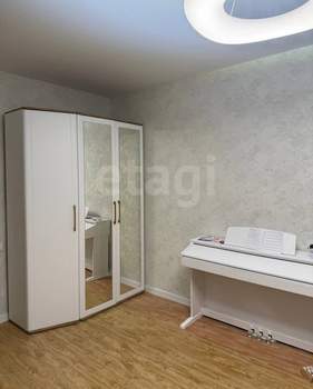 4-к квартира, вторичка, 141м2, 4/10 этаж