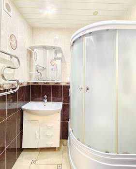 2-к квартира, вторичка, 58м2, 1/10 этаж