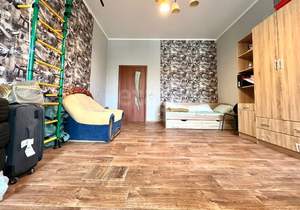 4-к квартира, вторичка, 106м2, 3/3 этаж