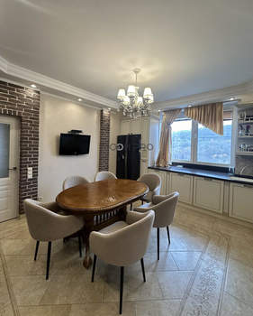 4-к квартира, вторичка, 140м2, 4/4 этаж