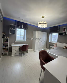 4-к квартира, вторичка, 140м2, 4/4 этаж