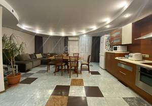 4-к квартира, вторичка, 153м2, 8/10 этаж