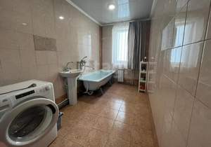2-к квартира, вторичка, 63м2, 1/10 этаж