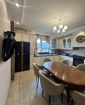 4-к квартира, вторичка, 140м2, 4/4 этаж