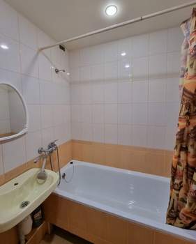 2-к квартира, вторичка, 57м2, 1/10 этаж